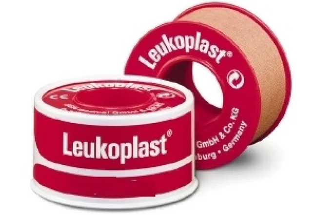 CEROTTO CHIRURGICO PERFORATO PER FISSAGGIO MEDICAZIONI IN ROCCHETTO LEUKOPLAST SUPPORTO VISCOSA COLOR PELLE MASSA ADESIVA CAUCCIU' OSSIDO DI ZINCO 1,25X500CM - farmacialombardia.it