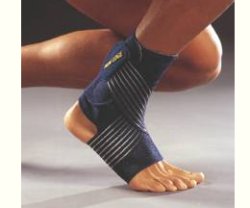 CAVIGLIERA ELASTICA CON BENDAGGIO A 8 NEW EDGE 015 BLU MISURA UNICA - farmacialombardia.it