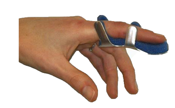 STECCA PER FRATTURA DITA A RANETTA FARMASPLINT MISURA GRANDE IN ALLUMINIO MODELLABILE CON IMBOTTITURA IN SPUGNA POLIURETANICA ANTIALLERGICA RADIOTRASPARENTE 10 CM 1 PEZZO - farmacialombardia.it