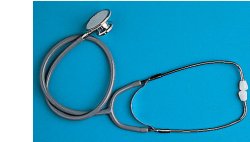 STETOFONENDOSCOPIO LEGGERO, GIREVOLE, CON MEMBRANA ED ANELLINO GOMMA NELLO STETOSCOPIO. ARCHETTO BIAURICOLARE PER AUSCULTAZIONE CON MOLLA ESTERNA - farmacialombardia.it