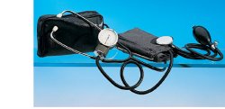 SFIGMOMANOMETRO ANEROIDE AD ALTA PRECISIONE CON FONENDOSCOPIO  BRACCIALE CON CHIUSURA IN VELCRO  CUSCINETTO IN GOMMA  SOFFIERIA COMPLETA DI VALVOLA - farmacialombardia.it